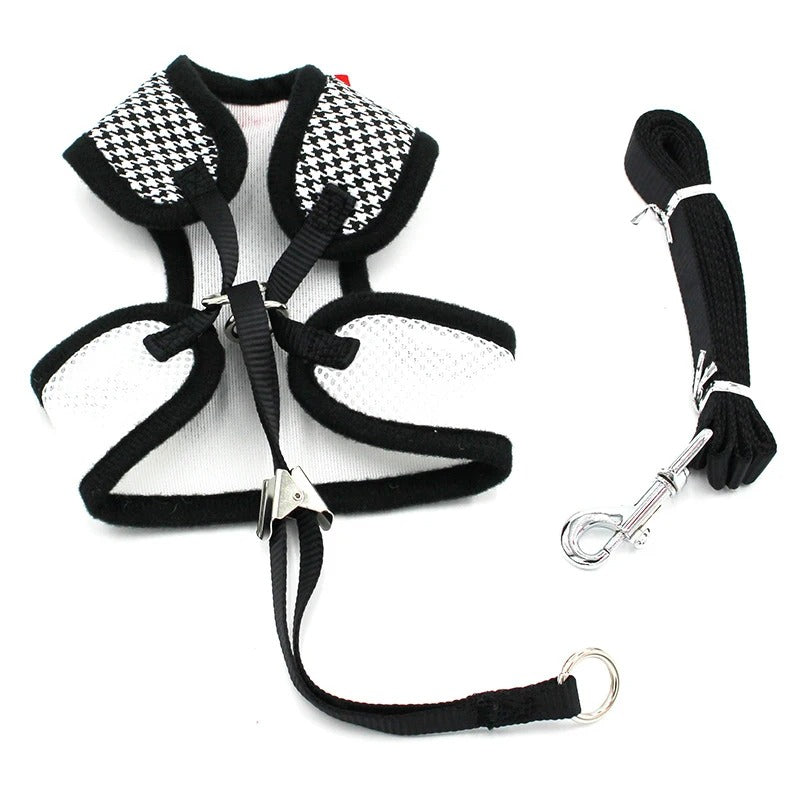 Original harness for small and medium dogs with chest strap and leash.